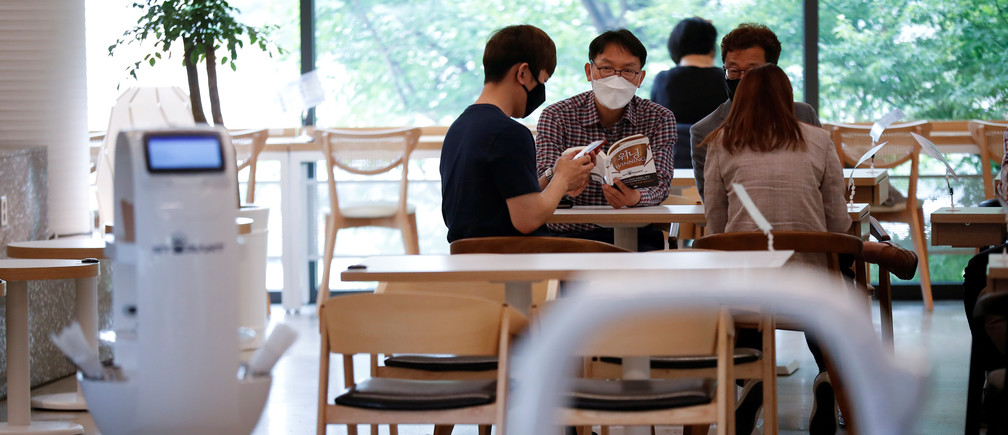 robot barista: solusi hangout di kafe saat pandemi? 1